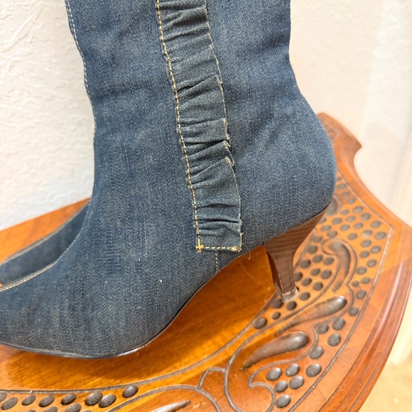 Seychelles Denim Cowboy Boots – Western Ruffle Detail – 2” Heel – Size 8–8.5 - Picture 6 of 8